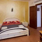 Anna E Leo - Casa Di Leo Pietra Montecorvino