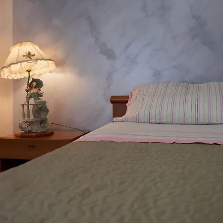 Anna E Leo - Casa Di Leo Bed & Breakfast Pietra Montecorvino