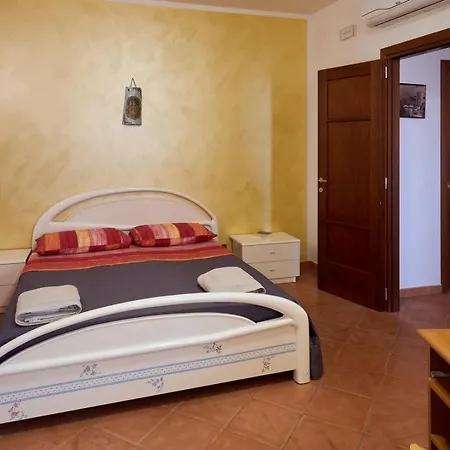 Anna E Leo - Casa Di Leo Pietra Montecorvino